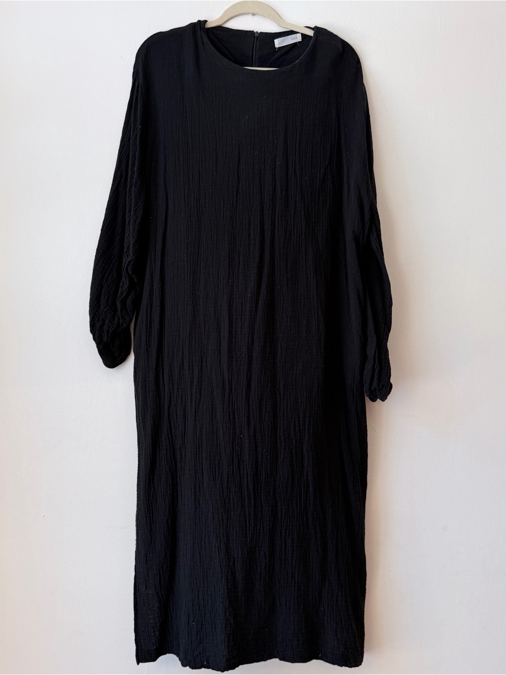 Nothing Fits But XL Women's Black Long Sleeve Midi Dress with Gathered Sleeves